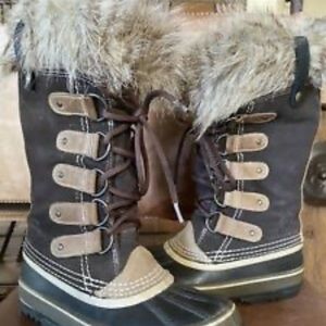 SOREL Joan of Arctic lace up boots